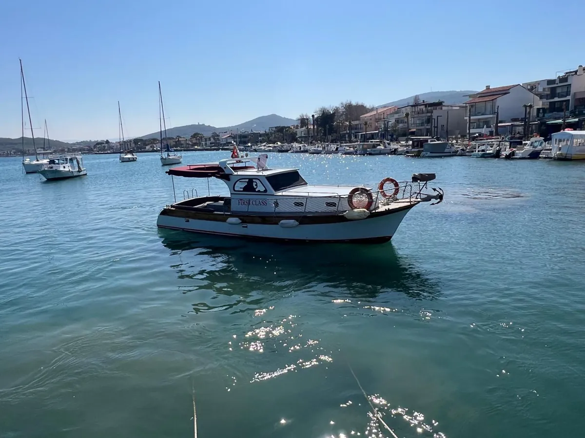 Tur teknesi Urla limanında
